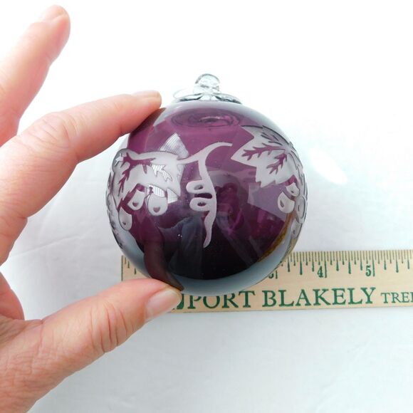 HAND BLOWN ART GLASS ORNAMENT PURPLE ETCHED GRAPES LEAVES Vintage Gift EUC - Picture 3 of 10